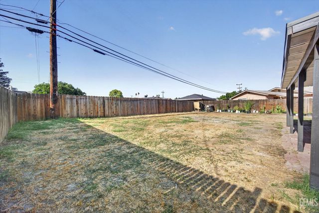 2108 Sherwood Avenue, Bakersfield, CA 93304
