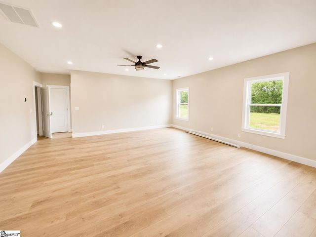 461 Cooley Springs School Road, Chesnee, SC 29323