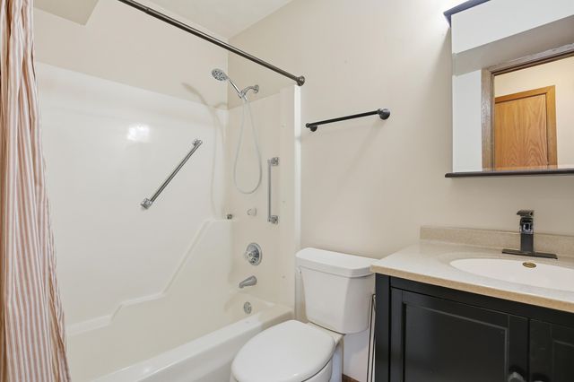 5102 25th Ave Ct Court 102, Moline, IL 61265