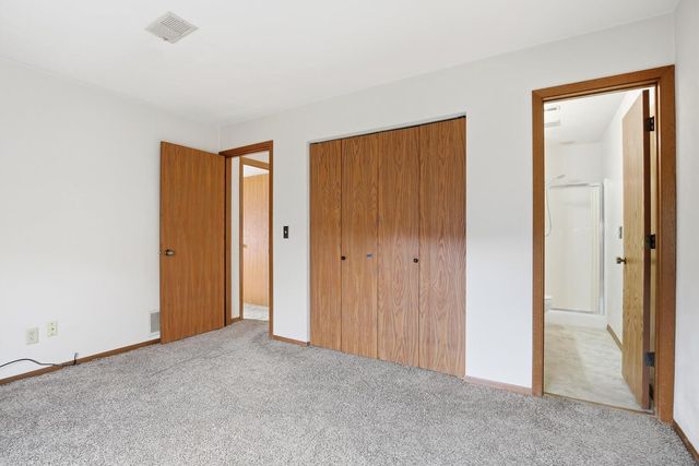 5102 25th Ave Ct Court 102, Moline, IL 61265