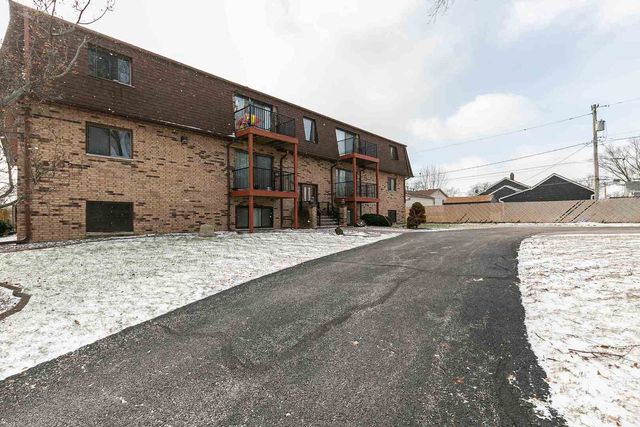 5102 25th Ave Ct Court 102, Moline, IL 61265