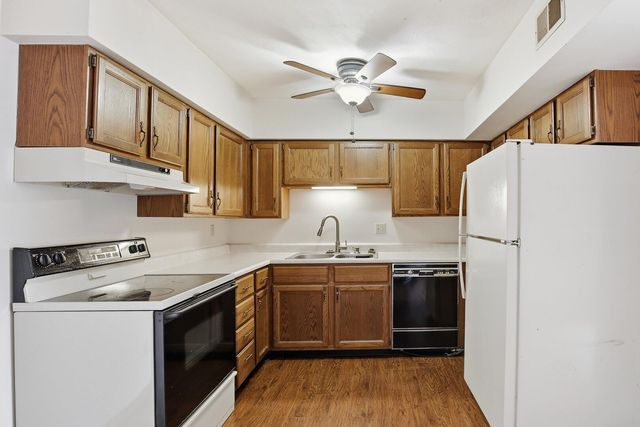 5102 25th Ave Ct Court 102, Moline, IL 61265