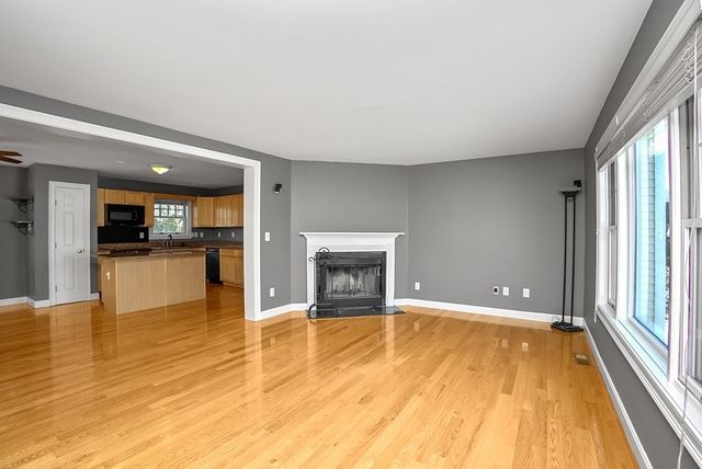 81 Beecher Pl 81, Newton, MA 02459