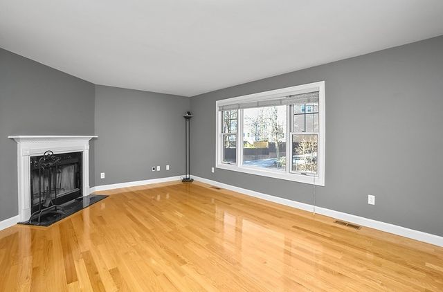 81 Beecher Pl 81, Newton, MA 02459
