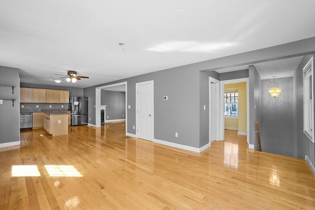 81 Beecher Pl 81, Newton, MA 02459