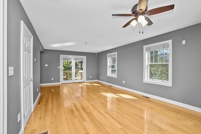 81 Beecher Pl 81, Newton, MA 02459