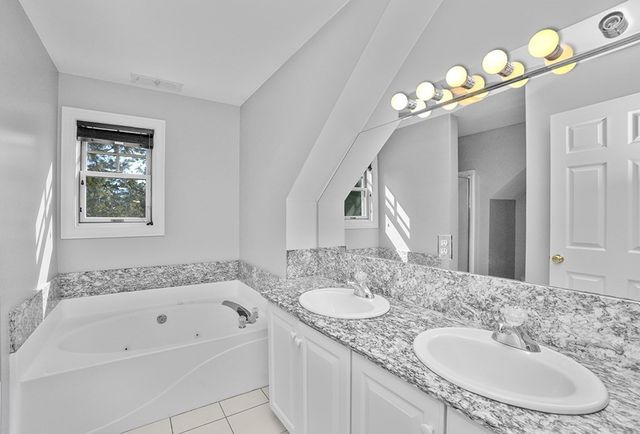 81 Beecher Pl 81, Newton, MA 02459