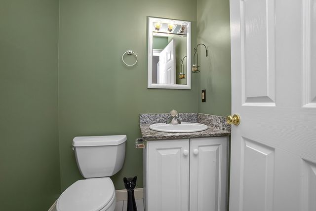 81 Beecher Pl 81, Newton, MA 02459