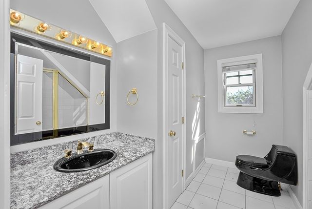 81 Beecher Pl 81, Newton, MA 02459