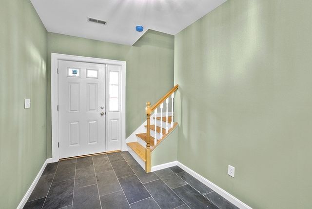 81 Beecher Pl 81, Newton, MA 02459