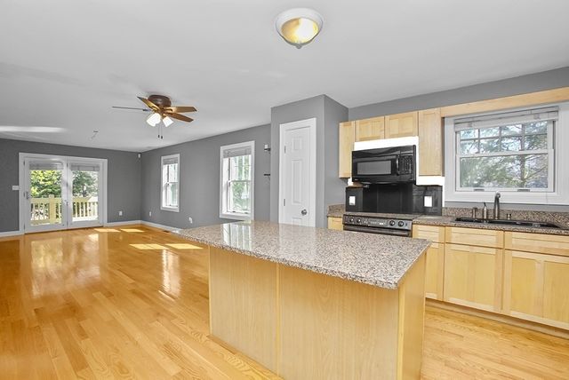 81 Beecher Pl 81, Newton, MA 02459