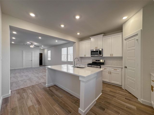 13727 Olympic River Ln, Rosharon, TX 77583