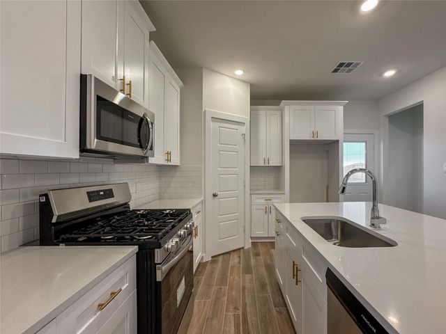 13727 Olympic River Ln, Rosharon, TX 77583