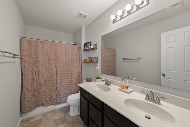 34 Burroughs Drive, Ashville, OH 43103