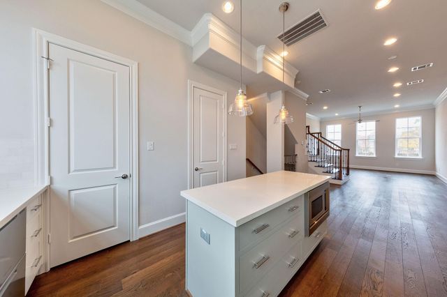 5921 Cottage Grove Lake Drive, Houston, TX 77007