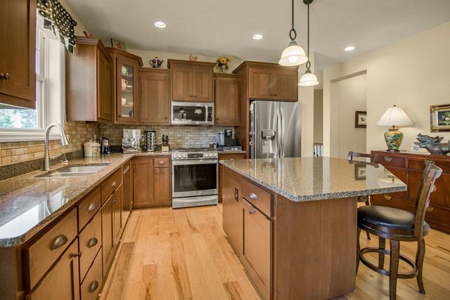10709 Kingsfield Lane, Woodbury, MN 55129