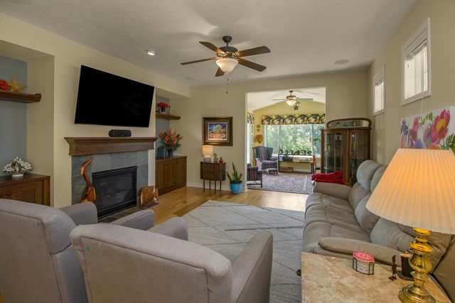 10709 Kingsfield Lane, Woodbury, MN 55129