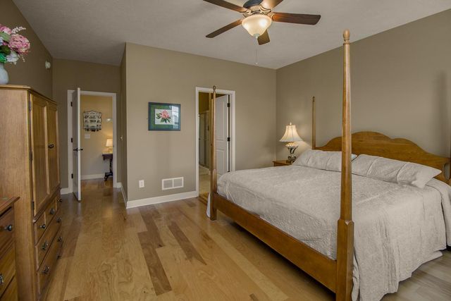 10709 Kingsfield Lane, Woodbury, MN 55129
