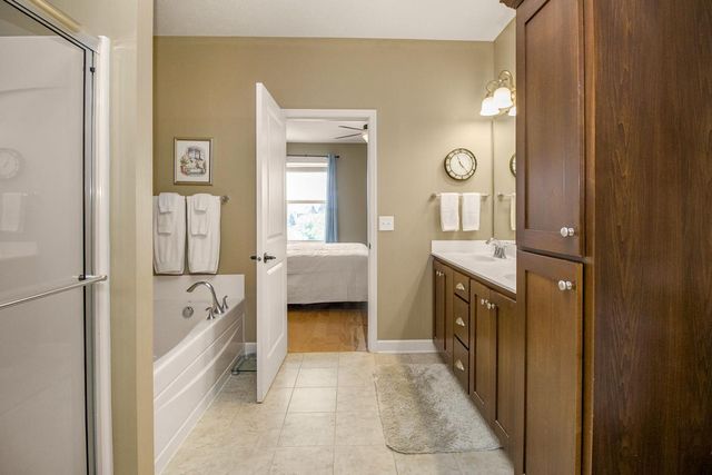 10709 Kingsfield Lane, Woodbury, MN 55129