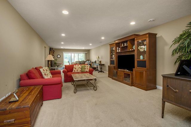 10709 Kingsfield Lane, Woodbury, MN 55129