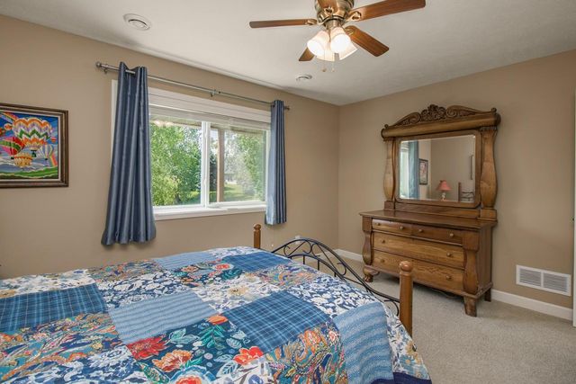 10709 Kingsfield Lane, Woodbury, MN 55129