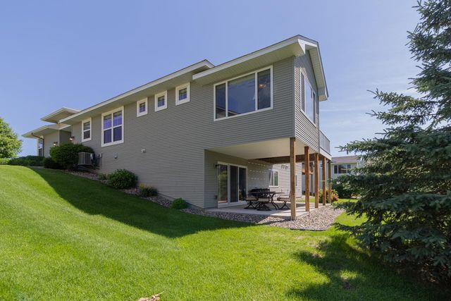 10709 Kingsfield Lane, Woodbury, MN 55129