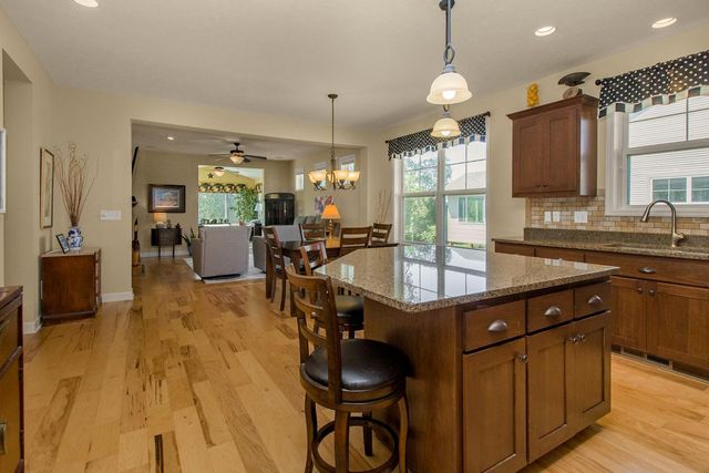 10709 Kingsfield Lane, Woodbury, MN 55129