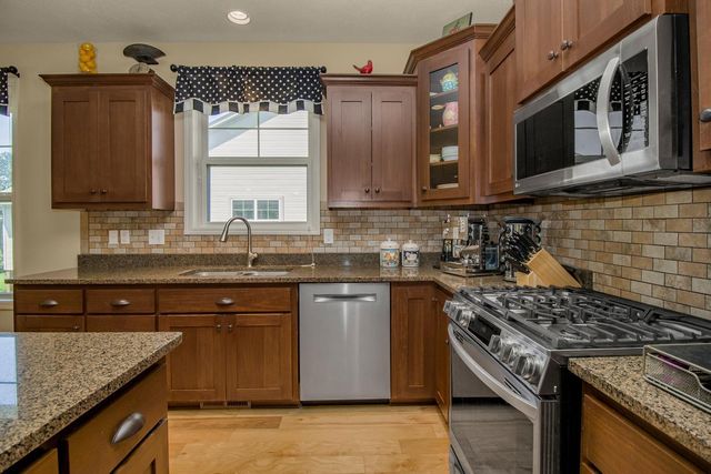 10709 Kingsfield Lane, Woodbury, MN 55129