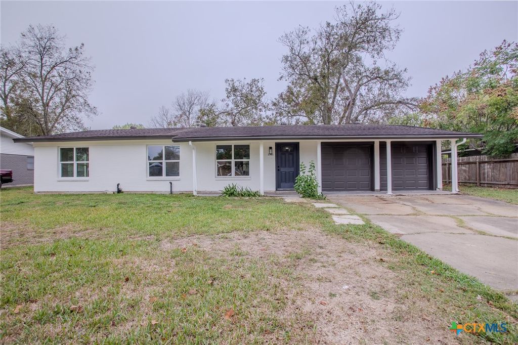 3701 Redwood Drive, Victoria, TX 77901