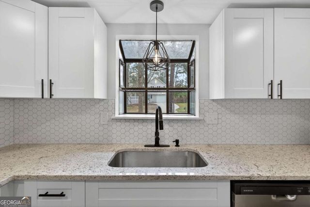 6537 River Glen Dr, Riverdale, GA 30296