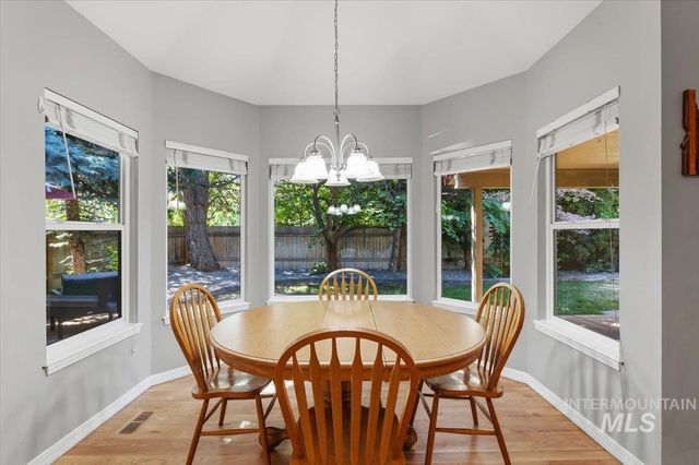 8001 W Innsbrook Ct, Boise, ID 83704