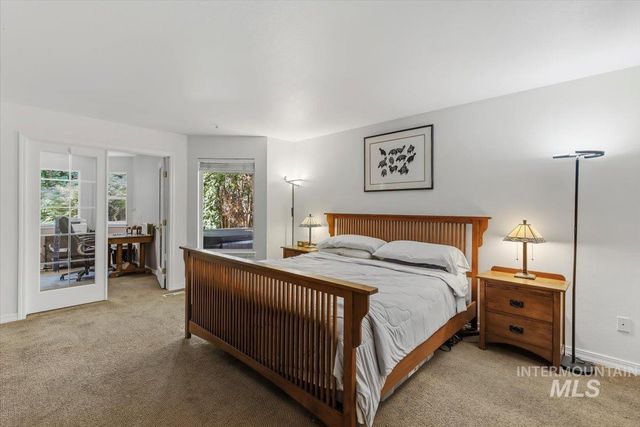 8001 W Innsbrook Ct, Boise, ID 83704