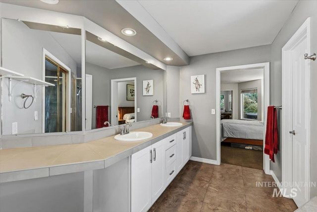 8001 W Innsbrook Ct, Boise, ID 83704