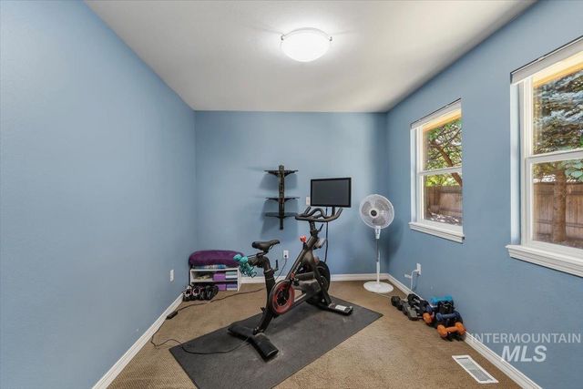 8001 W Innsbrook Ct, Boise, ID 83704
