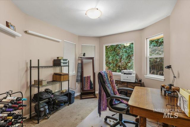 8001 W Innsbrook Ct, Boise, ID 83704