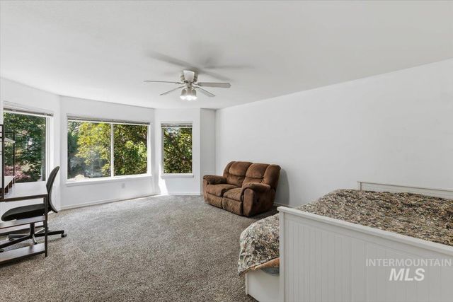 8001 W Innsbrook Ct, Boise, ID 83704