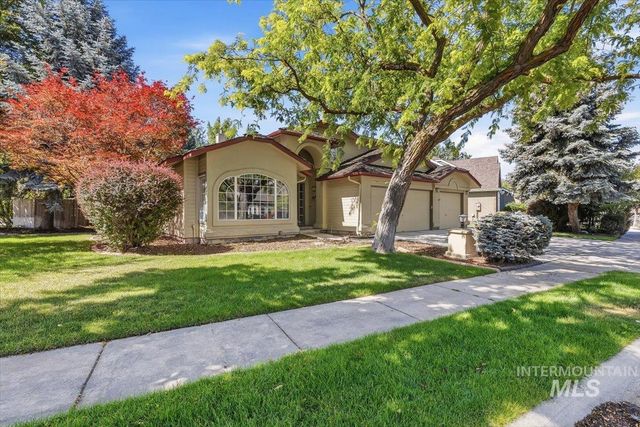 8001 W Innsbrook Ct, Boise, ID 83704