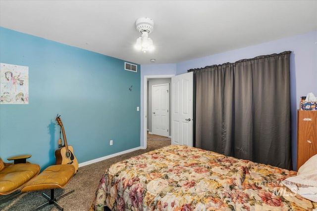 8001 W Innsbrook Ct, Boise, ID 83704