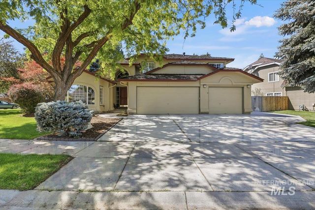 8001 W Innsbrook Ct, Boise, ID 83704