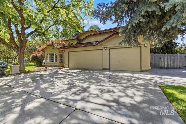 8001 W Innsbrook Ct, Boise, ID 83704