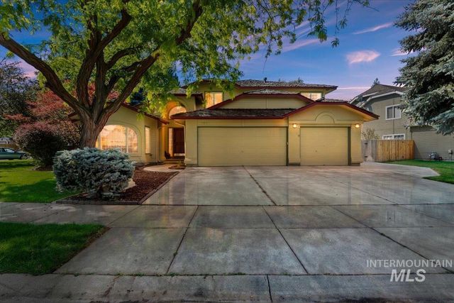8001 W Innsbrook Ct, Boise, ID 83704