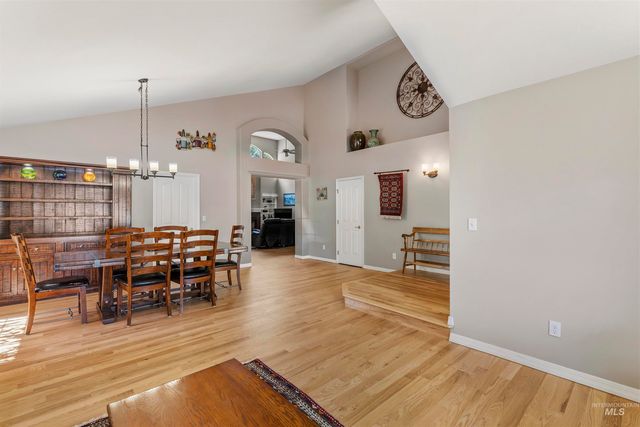 8001 W Innsbrook Ct, Boise, ID 83704
