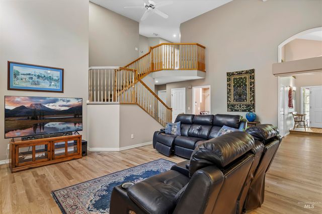 8001 W Innsbrook Ct, Boise, ID 83704