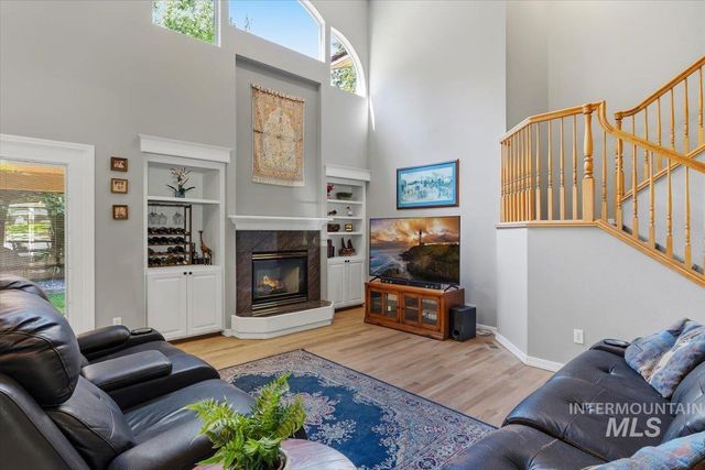 8001 W Innsbrook Ct, Boise, ID 83704