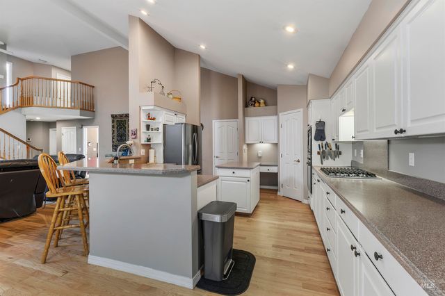8001 W Innsbrook Ct, Boise, ID 83704