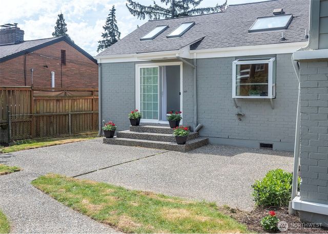 12514 2nd Avenue NW, Seattle, WA 98177