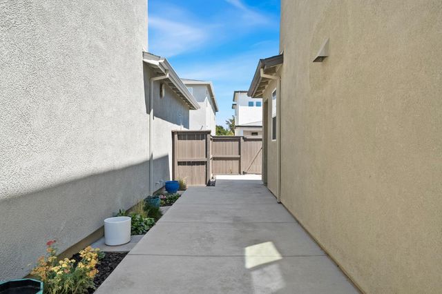 2948 Blue Teal Walk, Sacramento, CA 95833