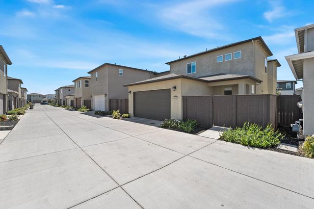 2948 Blue Teal Walk, Sacramento, CA 95833