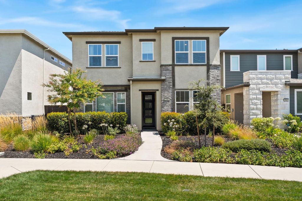 2948 Blue Teal Walk, Sacramento, CA 95833