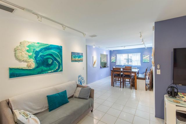 147 Lake Gloria Drive 147, West Palm Beach, FL 33411